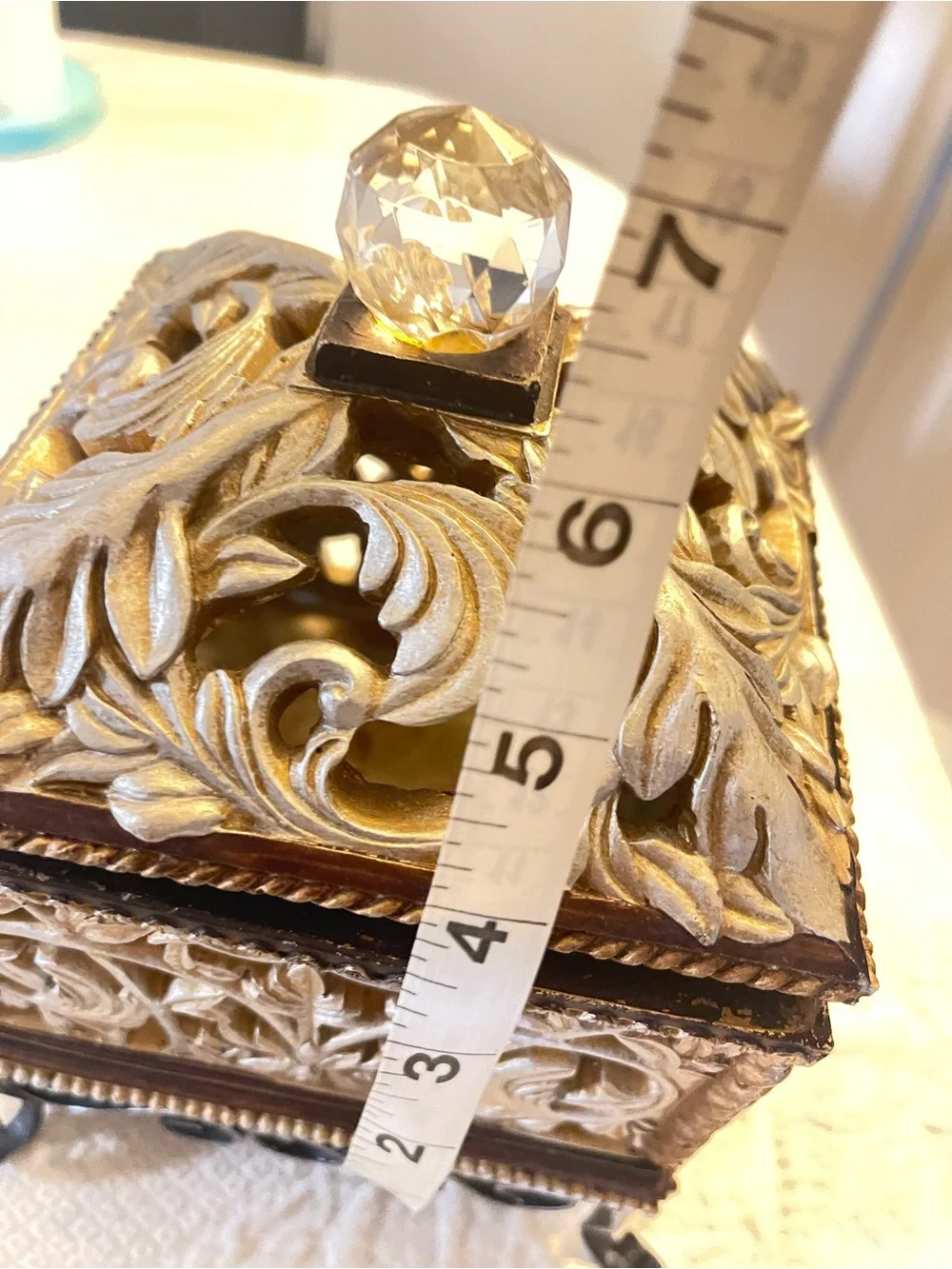 N/A elegant gold